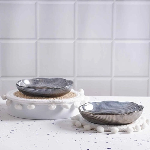 Four-piece glass serving bowl set

