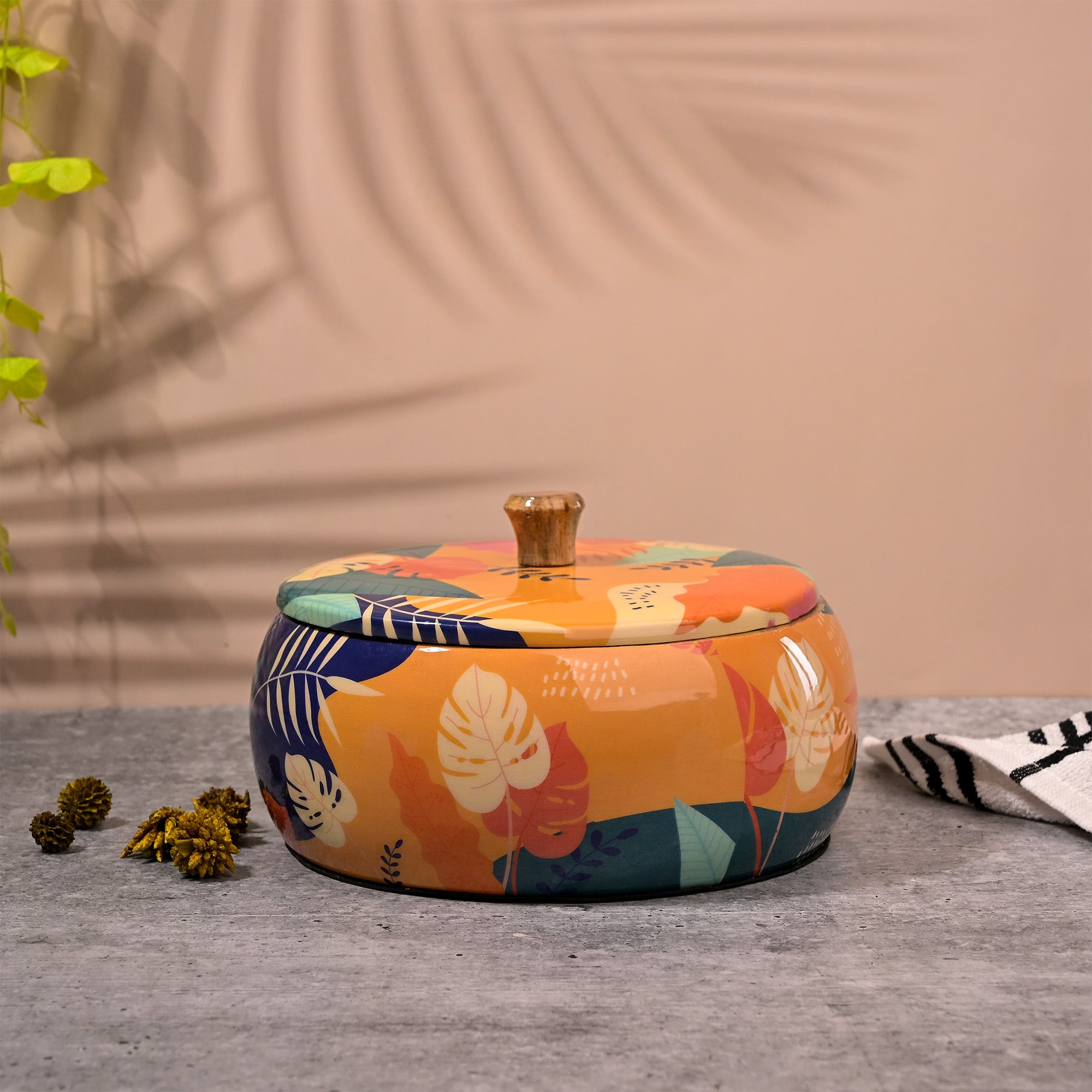 Tropical round wooden casserole with lid

