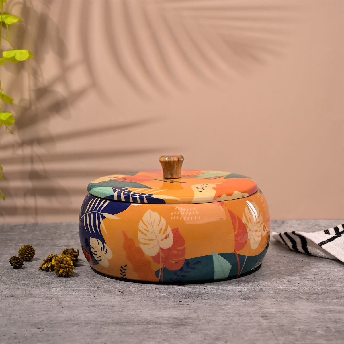 Tropical round wooden casserole with lid

