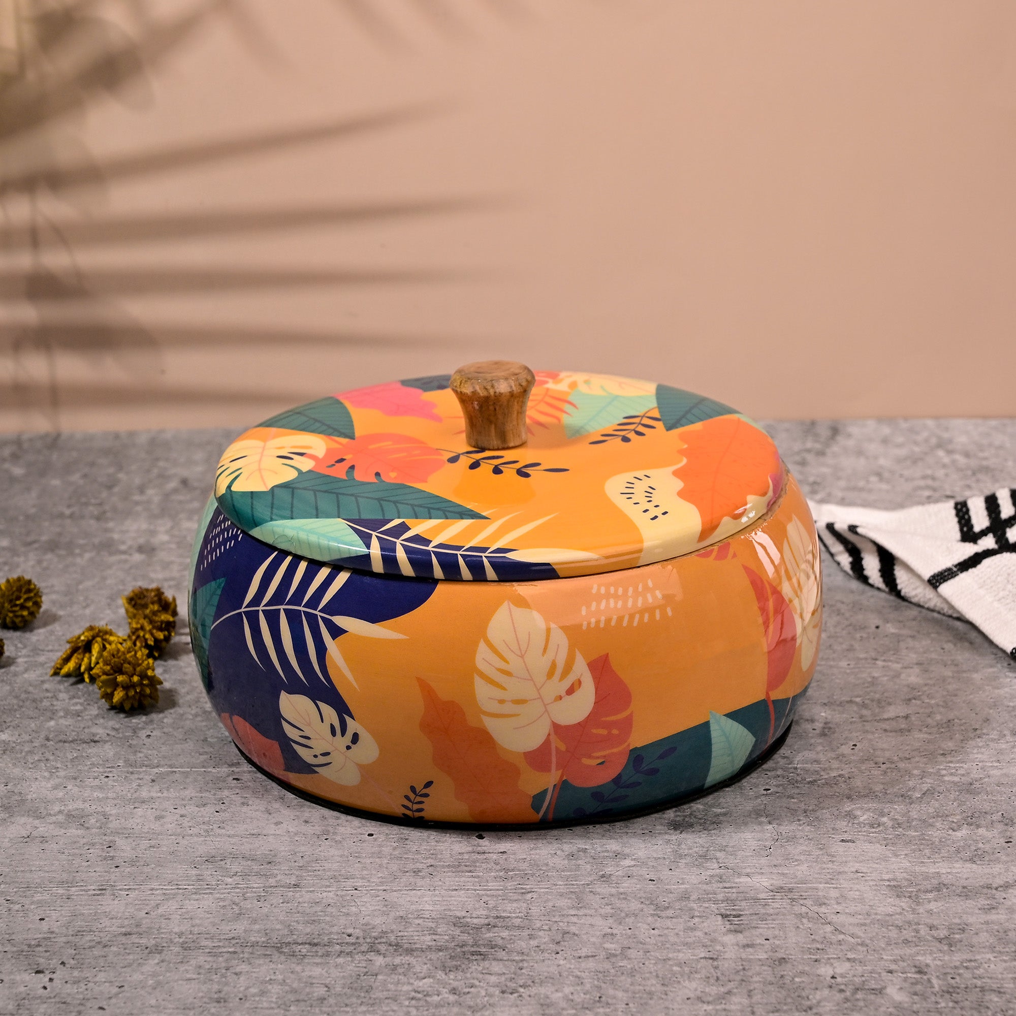 Decorative round wooden casserole with lid

