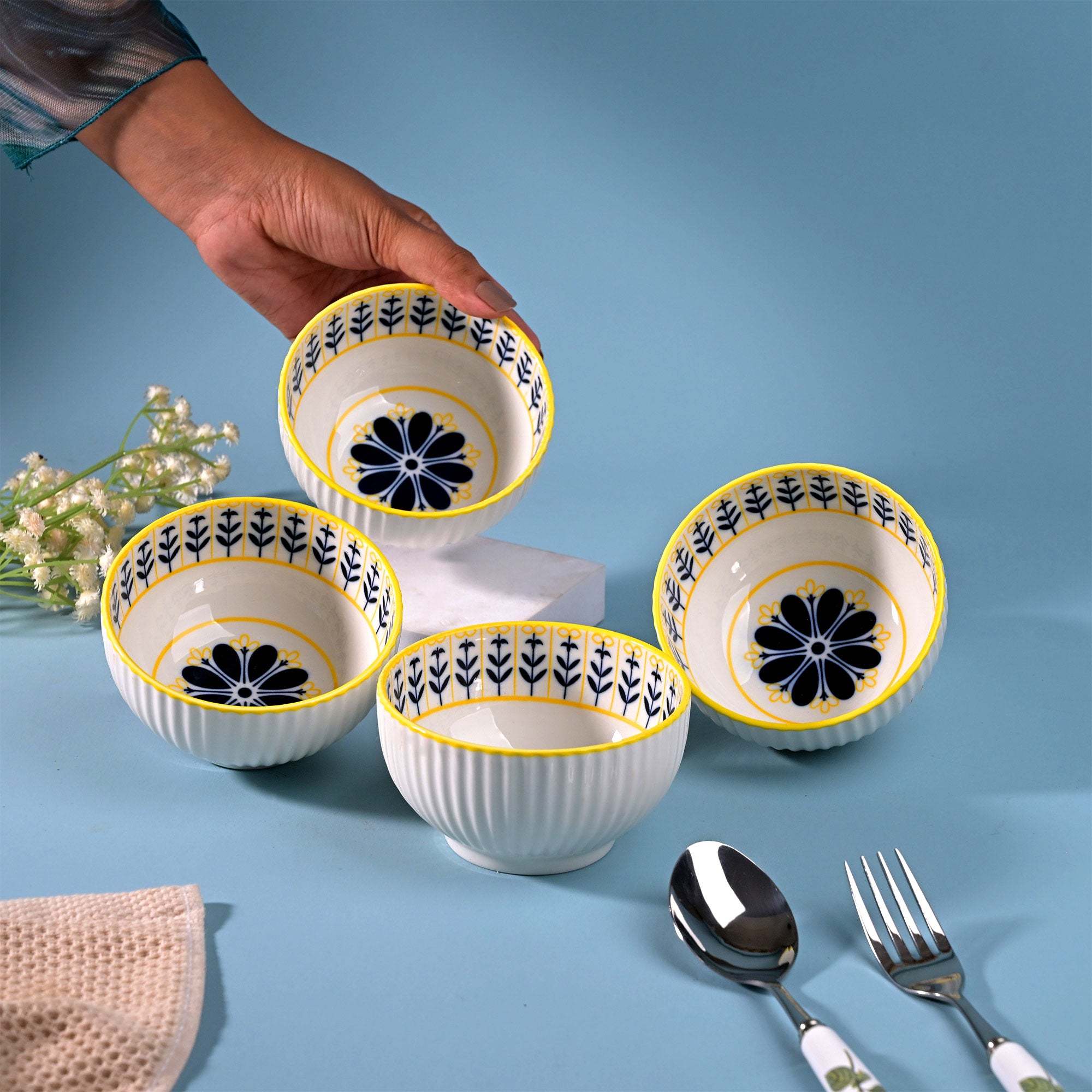 Decorative porcelain serving bowls with floral print

