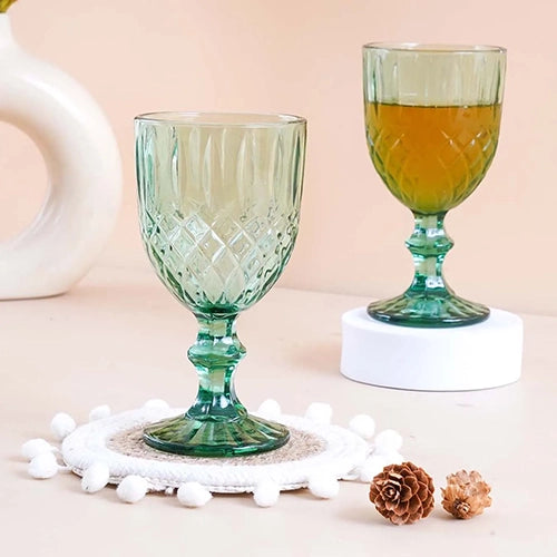 Set of 2 vintage glasses with elegant diamond pattern

