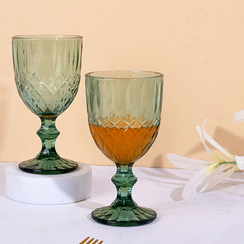 Clear vintage glass featuring diamond detailing

