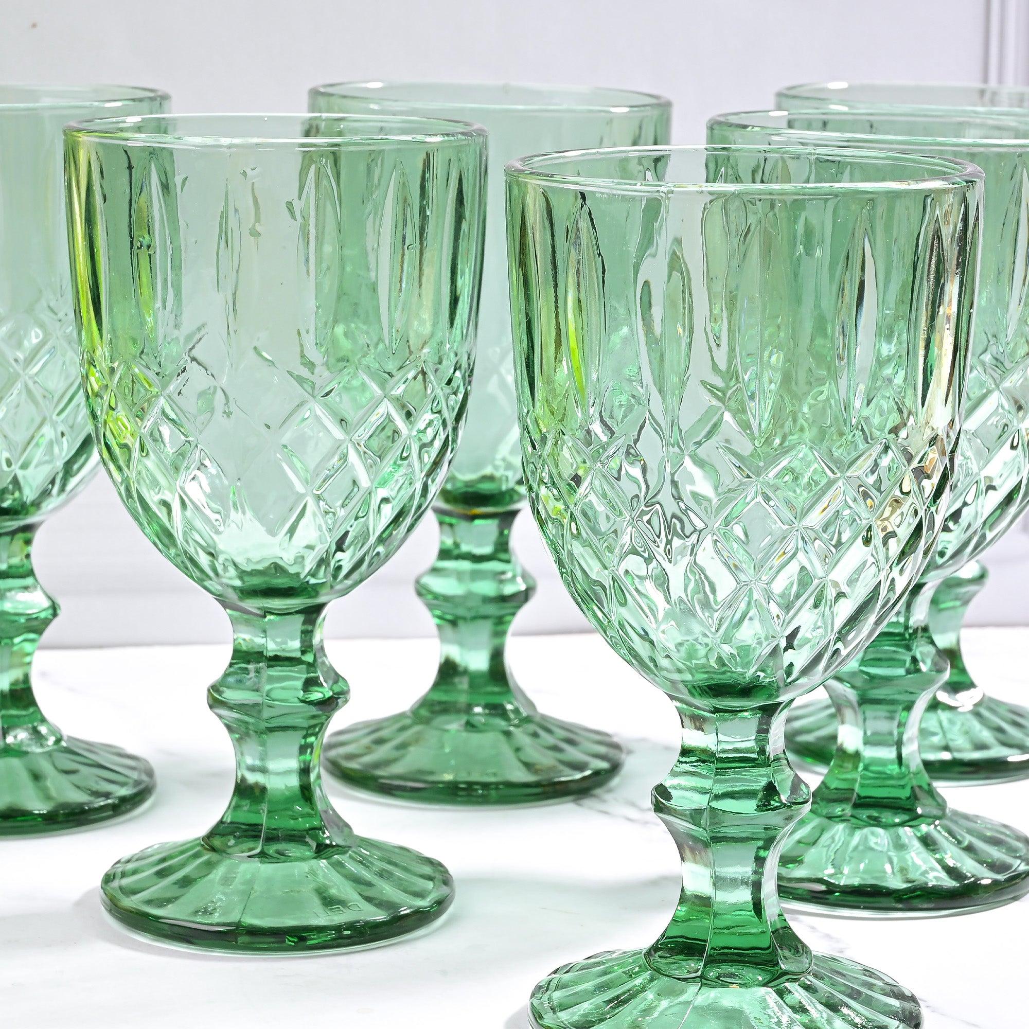 Elegant diamond detailing glass for stylish tableware

