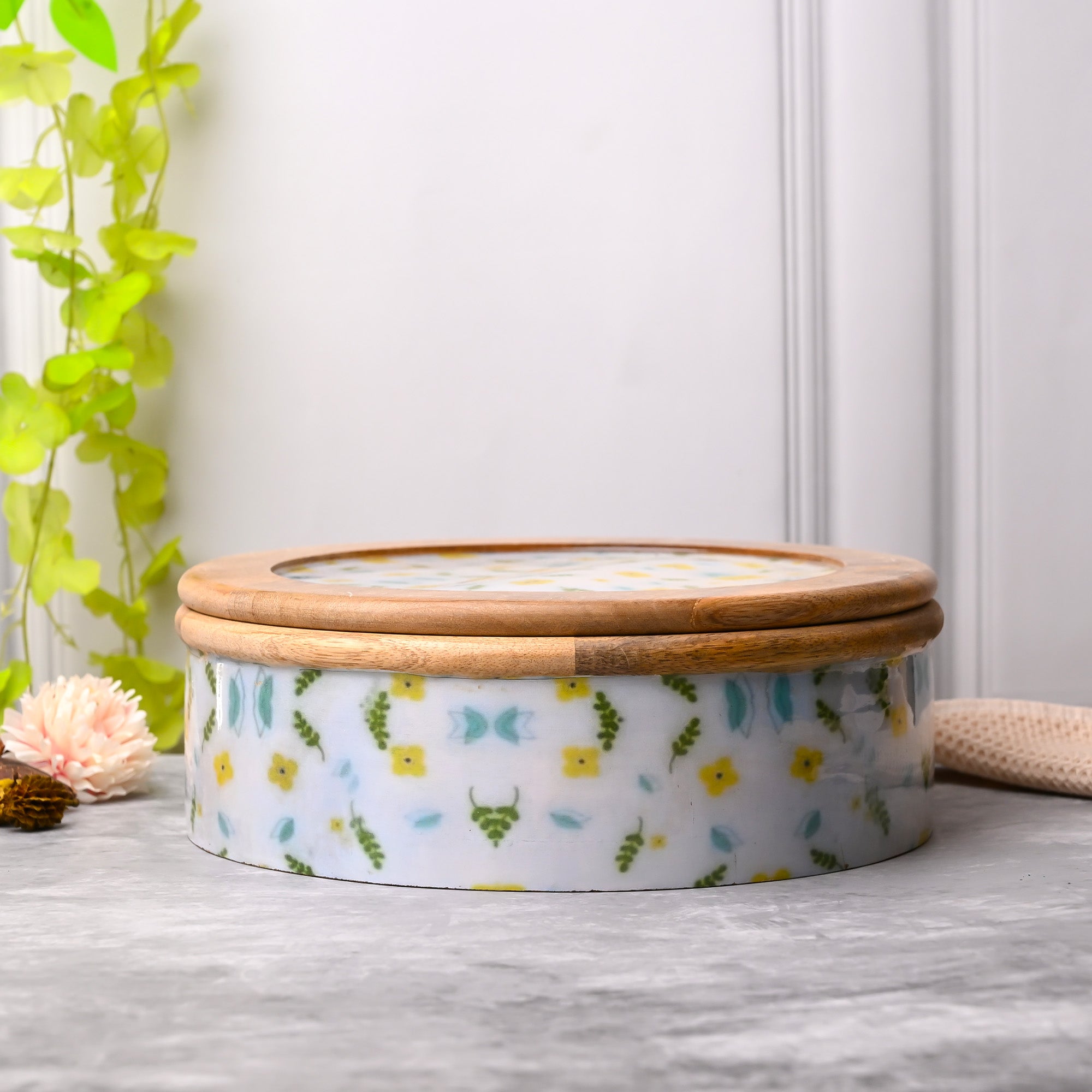 Whipped-feel opulent casserole box with elegant design

