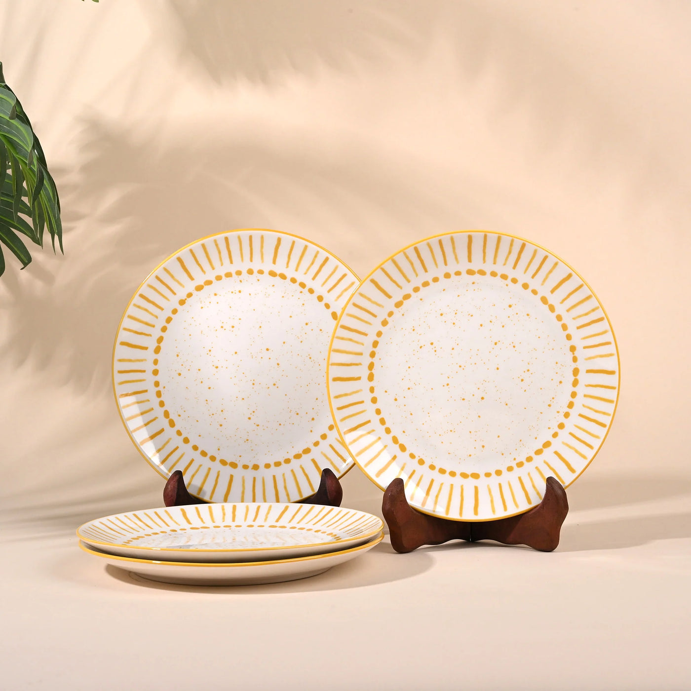 Amoret: Porcelain Quarter Plates Set (7.8 Inches)