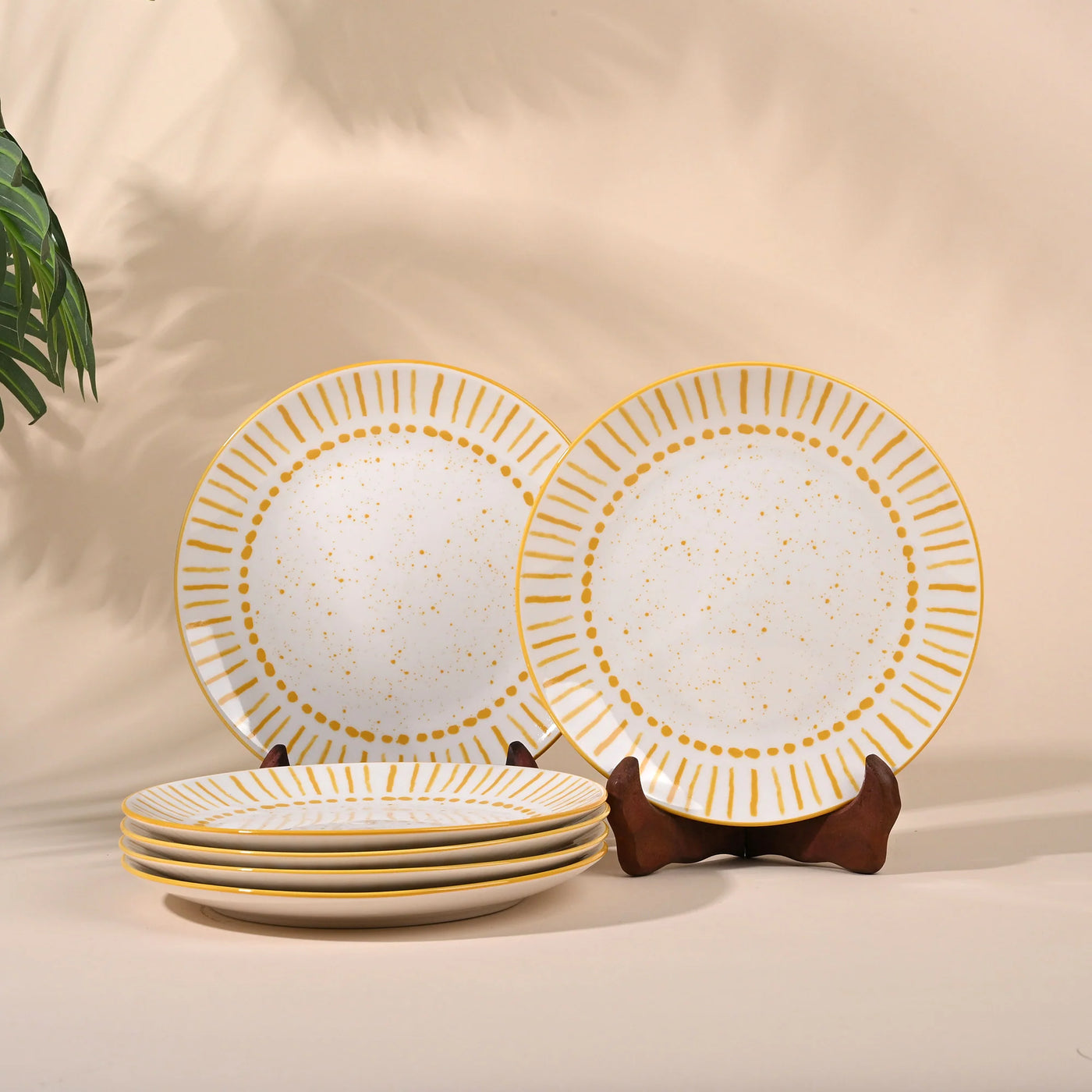 Amoret: Porcelain Quarter Plates Set (7.8 Inches)