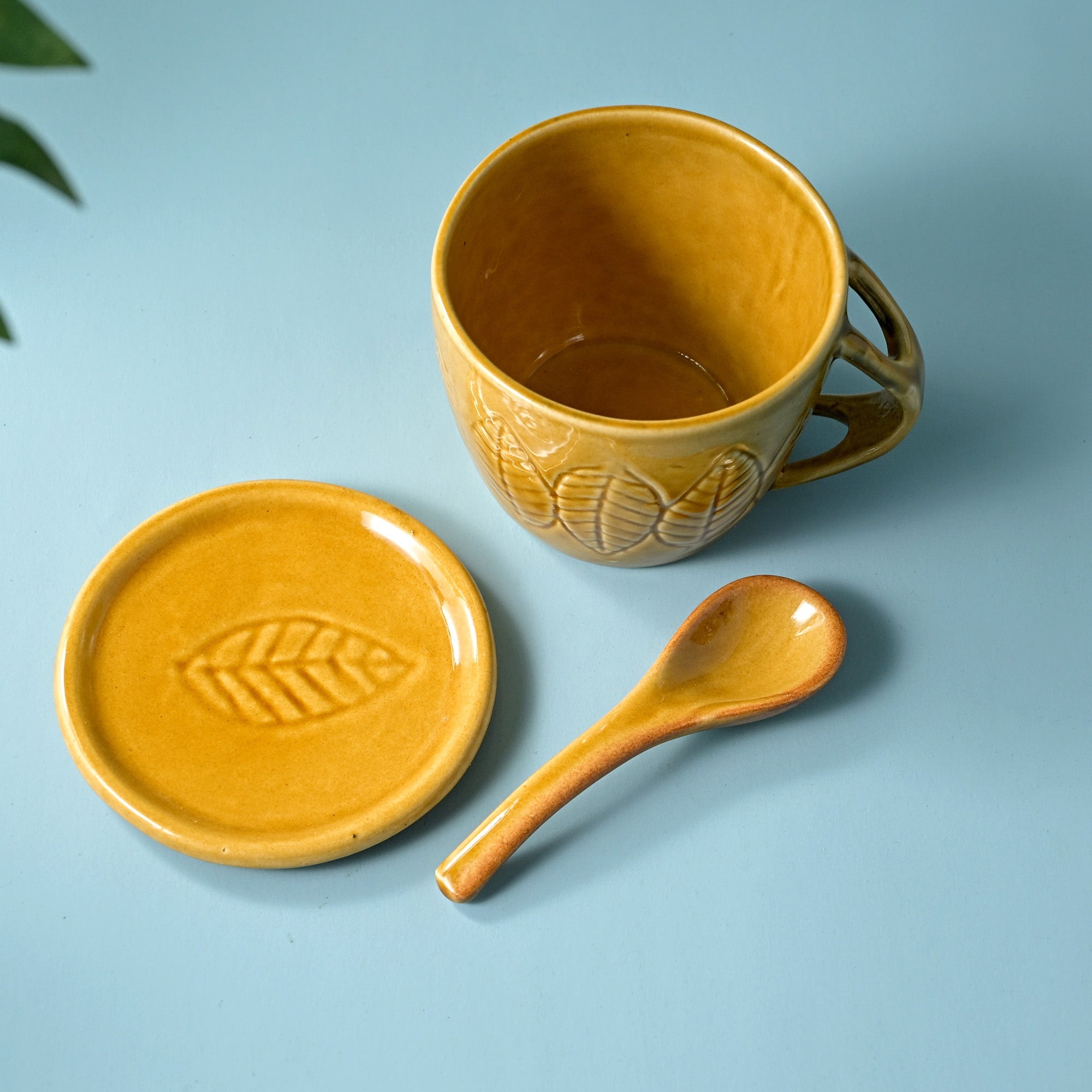 Beige Colour Ceramic Soup Mug with Lid and Spoon