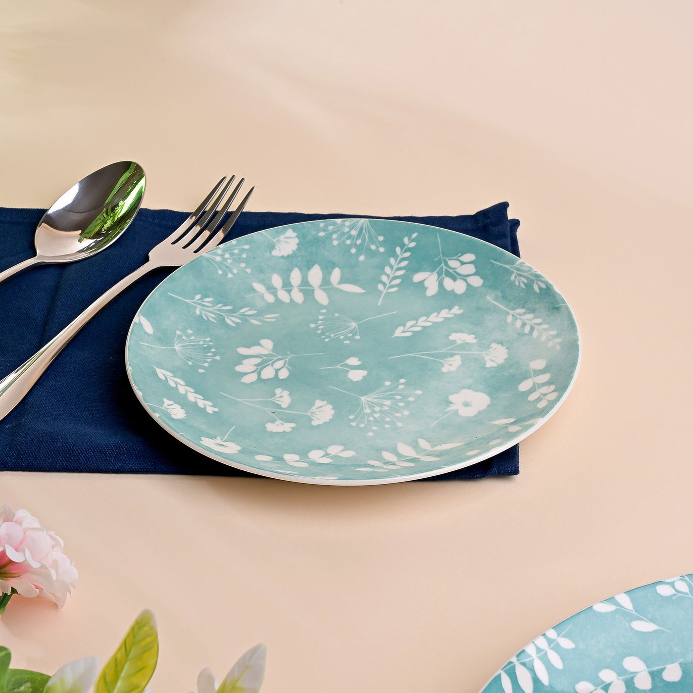 Darla: Porcelain Quarter Plates (7.8 Inches)