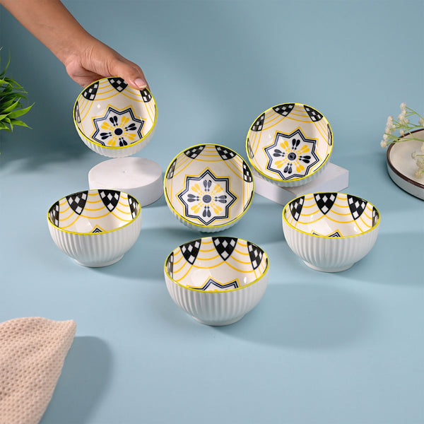 Artistic Porcelain Shiny Bowls (Set of 4)